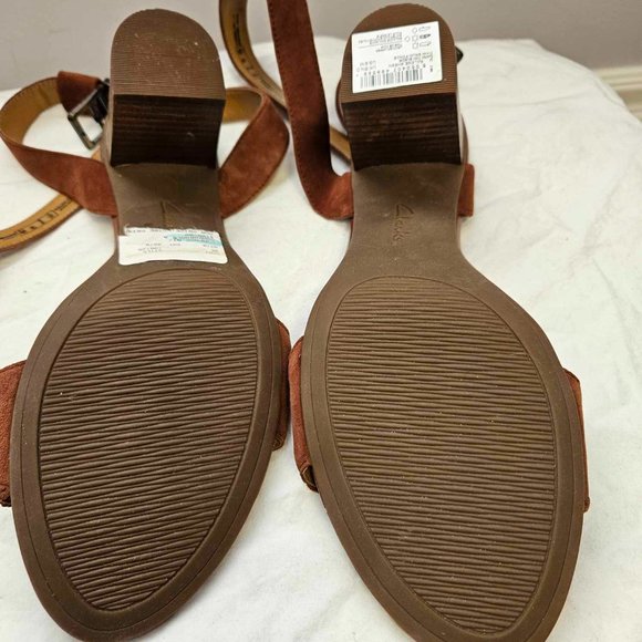 Clarks Brown Suede Heels New Size 8 - Picture 2 of 2